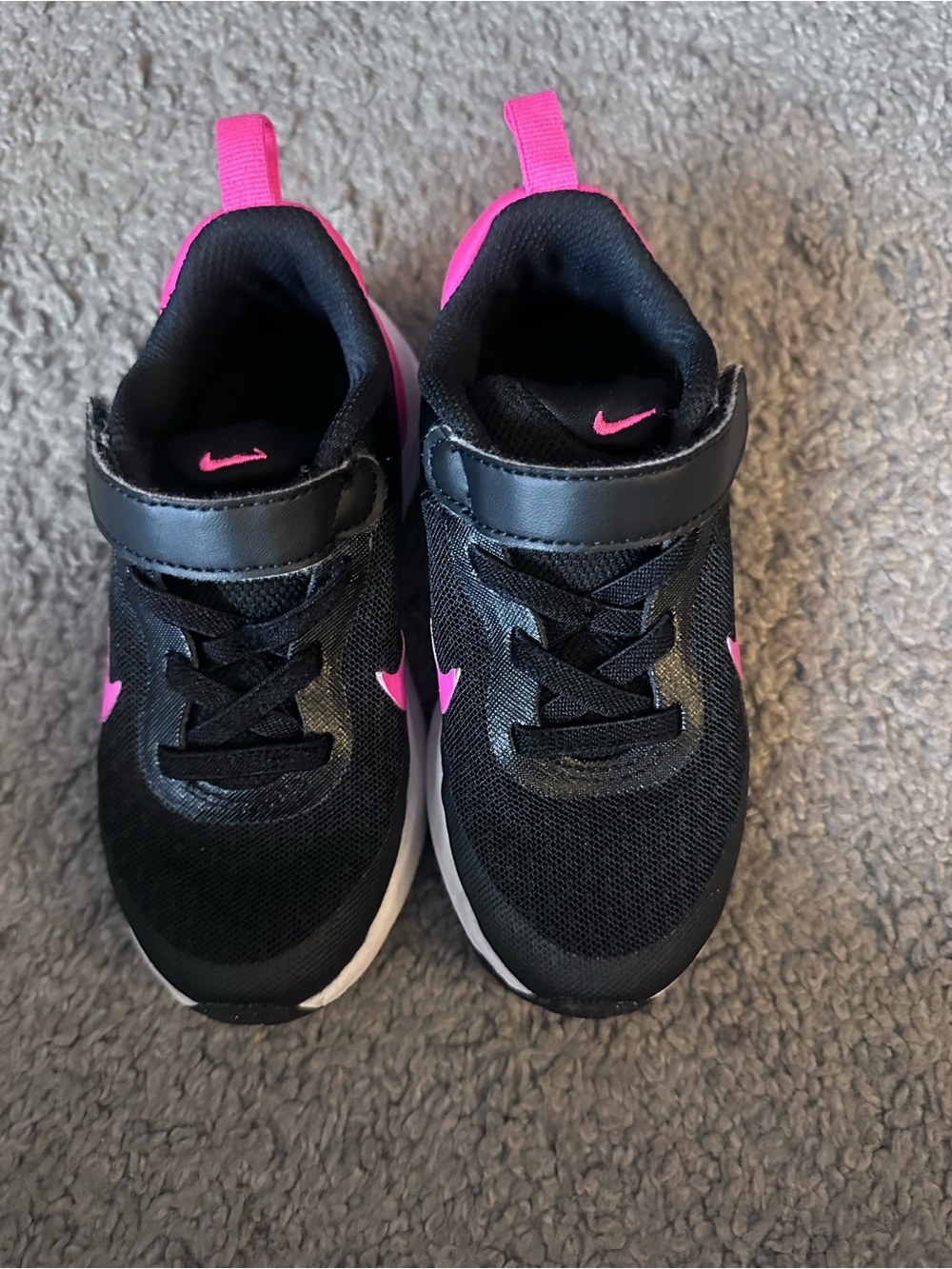 Nike Kids Black & Hot Pink Lightweight Sneakers
